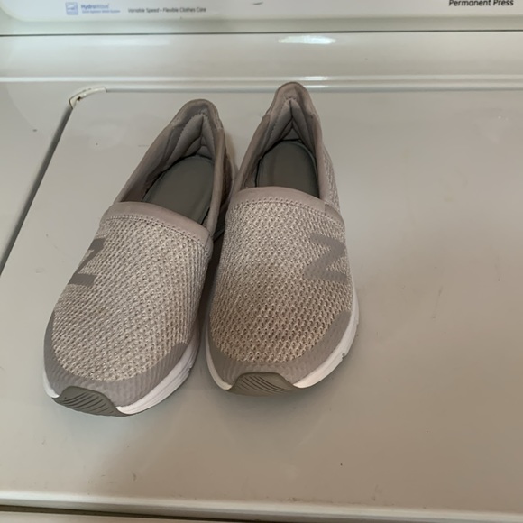 New Balance ( women’s, slip on shoes) - Picture 3 of 11